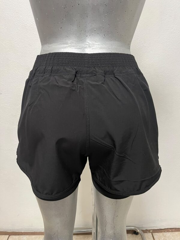 short_runner_dama_negro_posterior Short runner con licra para dama