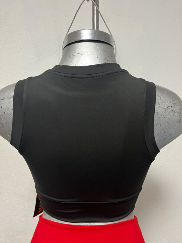 crop-top_pretina-cruzada_dama_negro_frontal Crop Top con pretina cruzada